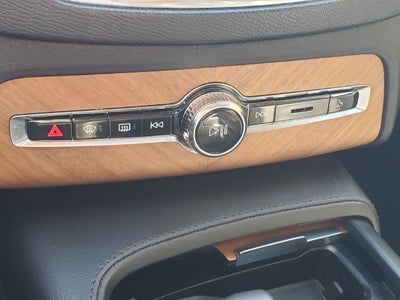 2024 Volvo XC90 B6 Plus Bright Theme