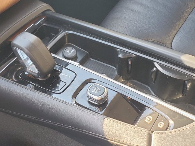 2024 Volvo XC90 B6 Plus Bright Theme
