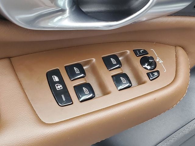 2024 Volvo XC90 B6 Plus Bright Theme