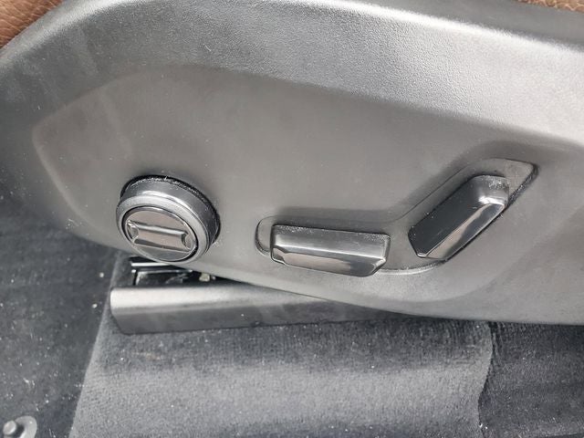 2024 Volvo XC90 B6 Plus Bright Theme