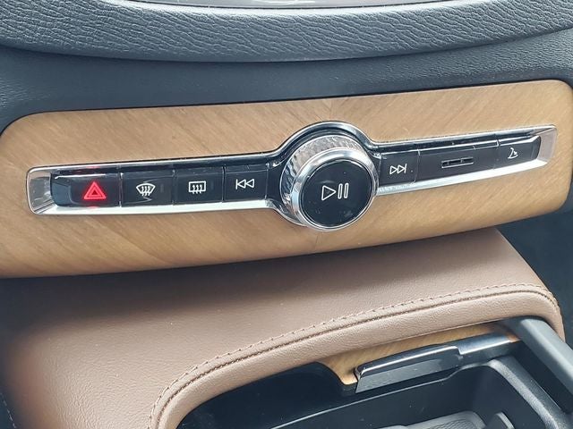 2024 Volvo XC90 B6 Plus Bright Theme
