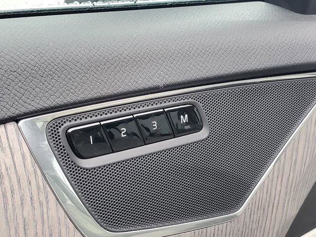 2023 Volvo XC90 B6 Core