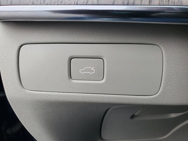 2023 Volvo XC90 B6 Core