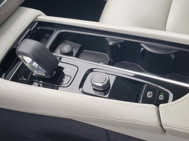 2023 Volvo XC90 B6 Core