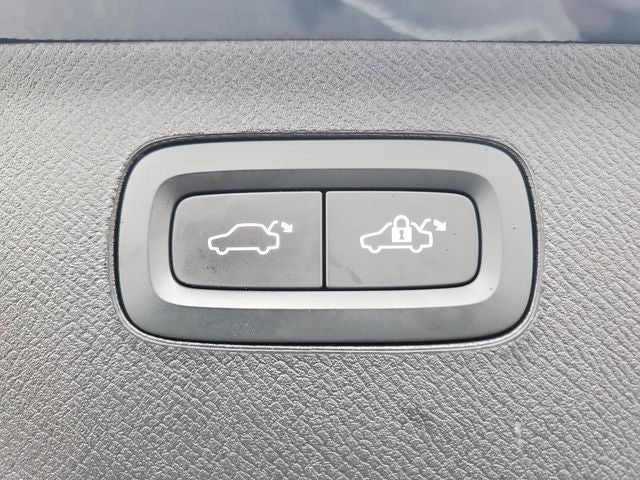 2023 Volvo XC90 B6 Core