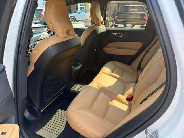2020 Volvo XC60 T5 Momentum