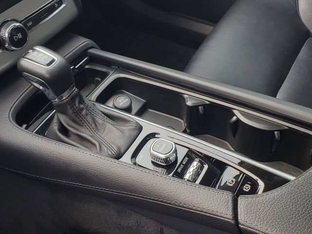 2017 Volvo XC90 T5 Momentum