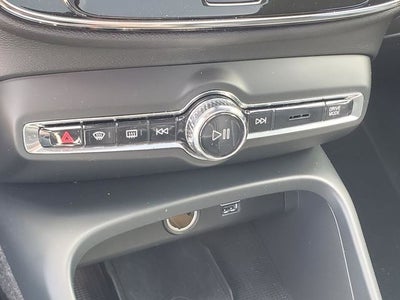 2021 Volvo XC40 R-Design