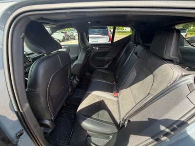 2021 Volvo XC40 R-Design