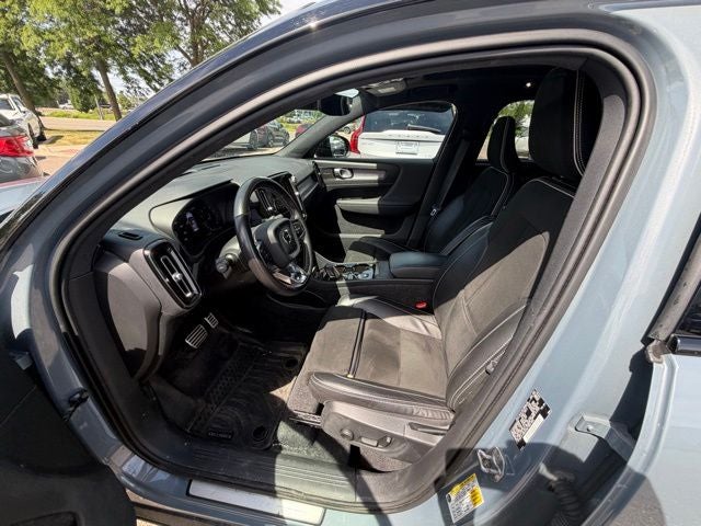 2021 Volvo XC40 R-Design