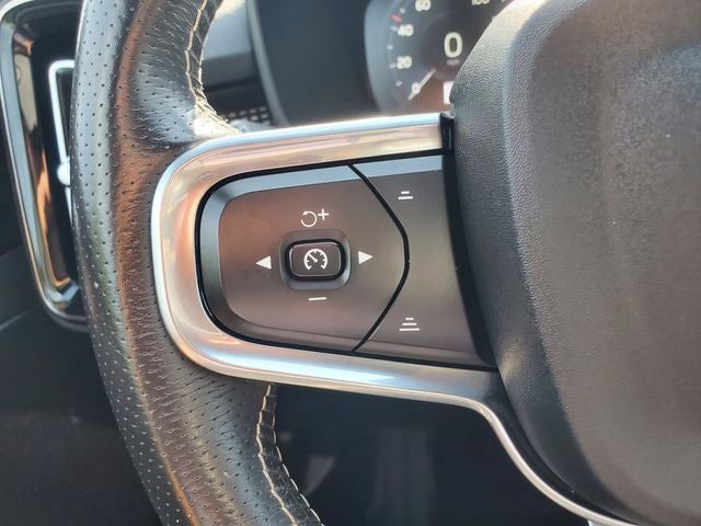 2021 Volvo XC40 R-Design
