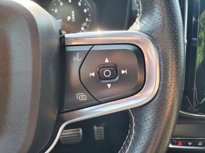 2021 Volvo XC40 R-Design