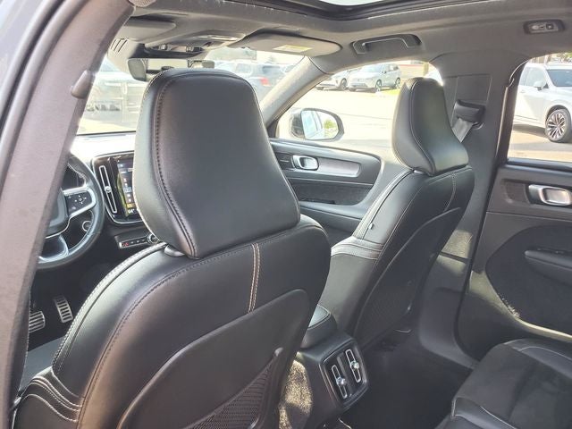 2021 Volvo XC40 R-Design