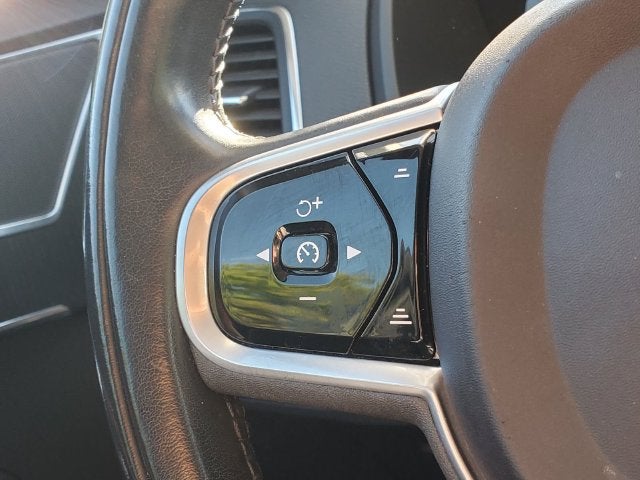 2020 Volvo XC90 T6 Momentum