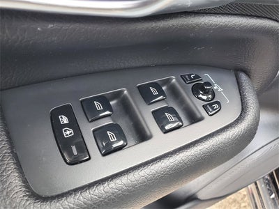 2021 Volvo XC90 T6 Momentum 6-Seat