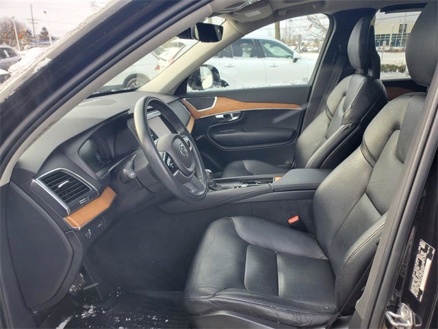 2021 Volvo XC90 T6 Momentum 6-Seat