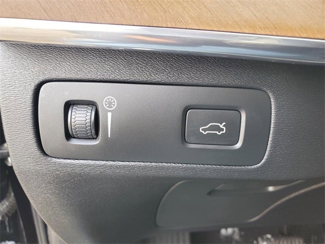 2021 Volvo XC90 T6 Momentum 6-Seat