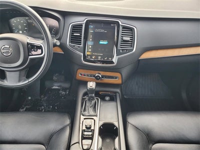 2021 Volvo XC90 T6 Momentum 6-Seat