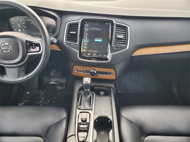 2021 Volvo XC90 T6 Momentum 6-Seat