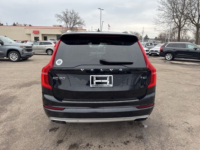 2021 Volvo XC90 T6 Momentum 6-Seat