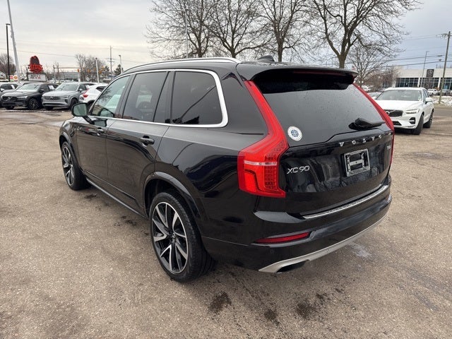 2021 Volvo XC90 T6 Momentum 6-Seat