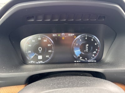 2021 Volvo XC90 T6 Momentum 6-Seat