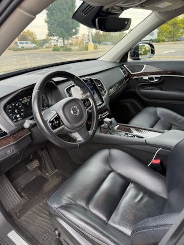 2017 Volvo XC90 T6 Momentum