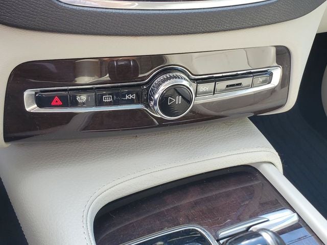 2019 Volvo XC90 T6 Momentum