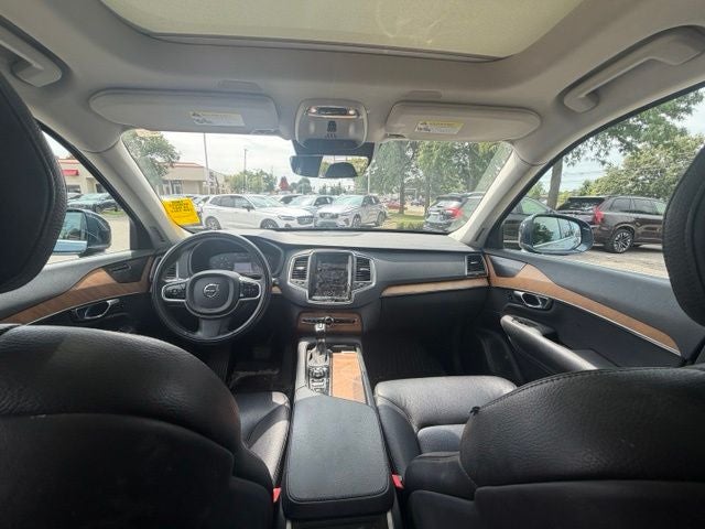 2021 Volvo XC90 T6 Momentum