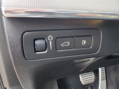 2017 Volvo XC90 Hybrid T8 R-Design