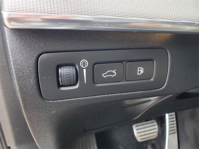 2017 Volvo XC90 Hybrid T8 R-Design