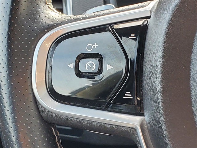 2017 Volvo XC90 Hybrid T8 R-Design