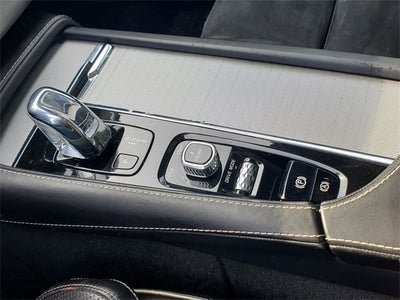 2017 Volvo XC90 Hybrid T8 R-Design