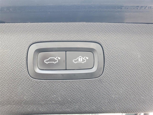 2017 Volvo XC90 Hybrid T8 R-Design