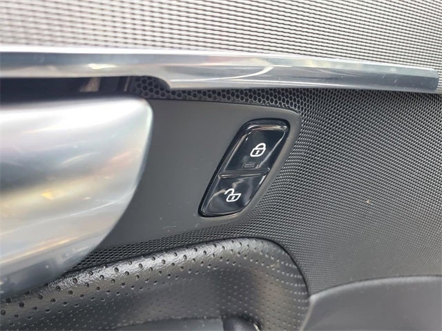 2017 Volvo XC90 Hybrid T8 R-Design