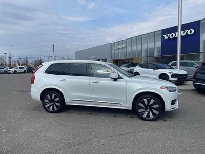 2024 Volvo XC90 Recharge Plug-In Hybrid T8 Plus Bright Theme 7 Passenger