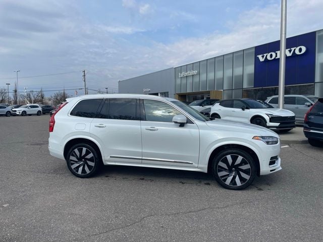 2024 Volvo XC90 Recharge Plug-In Hybrid T8 Plus Bright Theme 7 Passenger