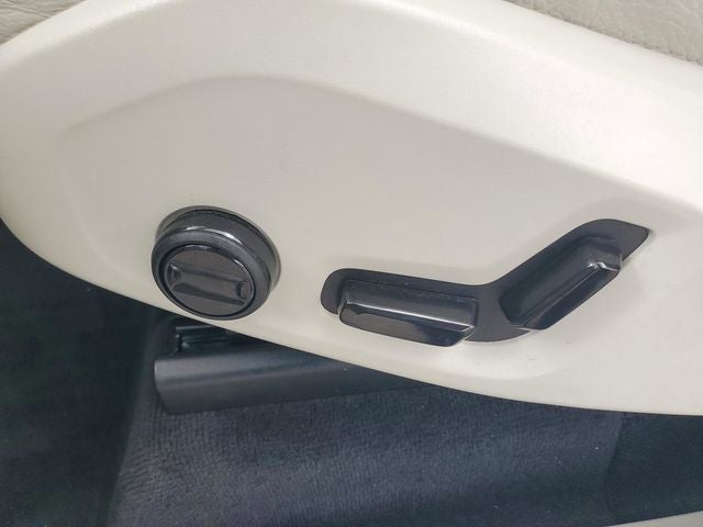 2023 Volvo XC90 Recharge Plug-In Hybrid T8 Plus Dark Theme 7 Passenger