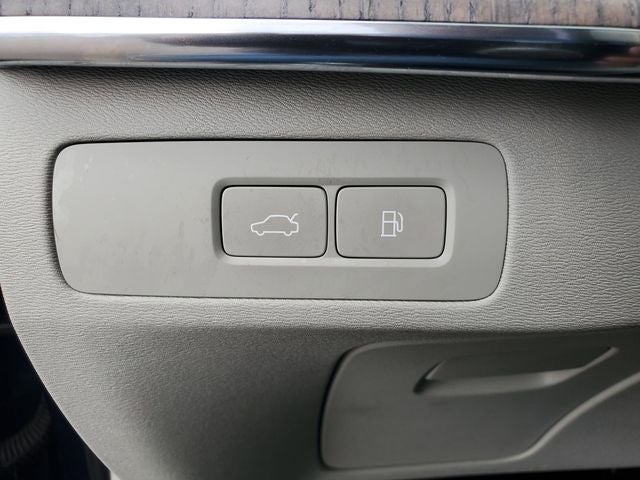 2023 Volvo XC90 Recharge Plug-In Hybrid T8 Plus Dark Theme 7 Passenger