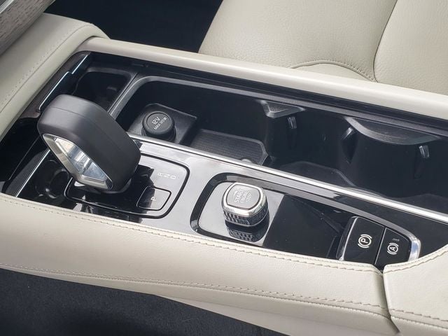 2023 Volvo XC90 Recharge Plug-In Hybrid T8 Plus Dark Theme 7 Passenger
