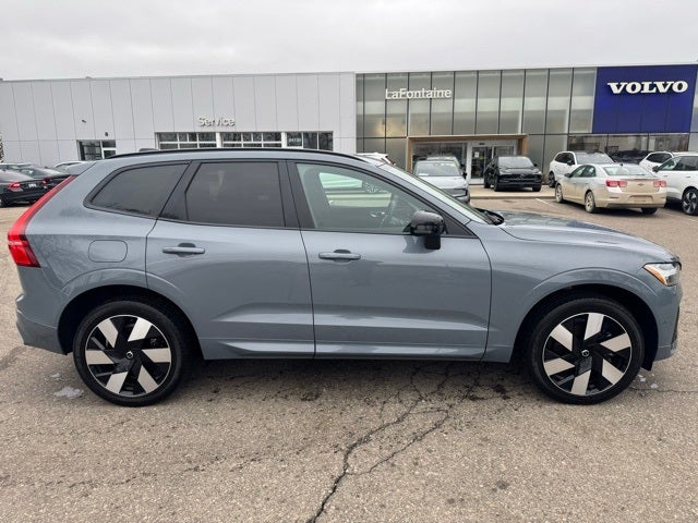 2024 Volvo XC60 Recharge Plug-In Hybrid T8 Plus Dark Theme