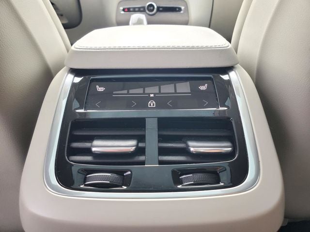 2024 Volvo XC90 Recharge Plug-In Hybrid Ultimate