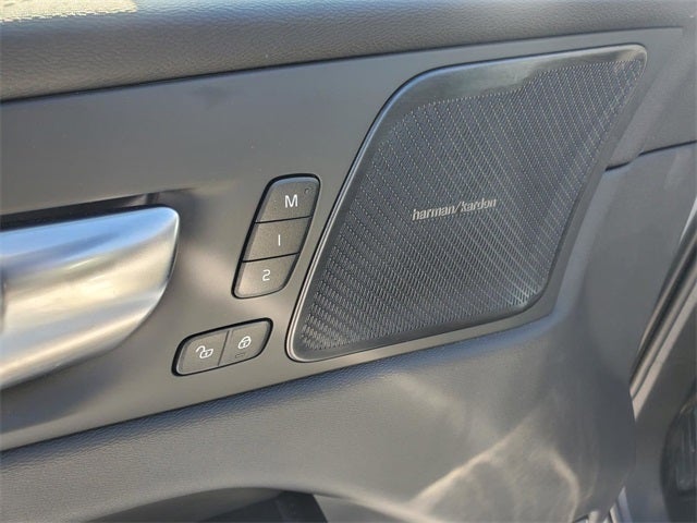 2025 Volvo XC60 Plug-In Hybrid T8 Plus