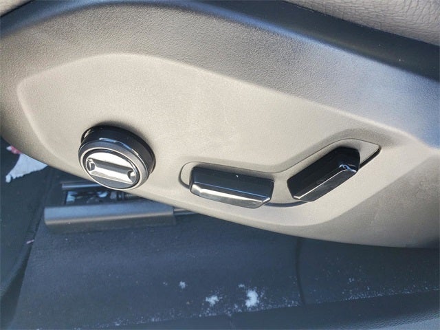 2025 Volvo XC60 Plug-In Hybrid T8 Plus