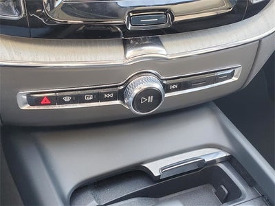 2025 Volvo XC60 Plug-In Hybrid T8 Plus