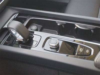 2025 Volvo XC60 Plug-In Hybrid T8 Plus