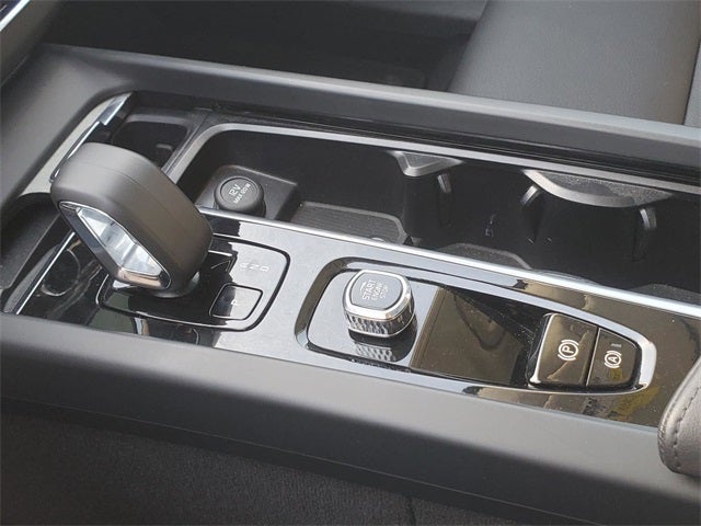 2025 Volvo XC60 Plug-In Hybrid T8 Plus