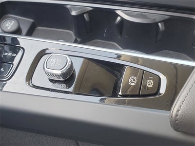 2025 Volvo XC60 Plug-In Hybrid T8 Plus