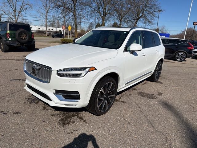 2023 Volvo XC90 B5 Plus