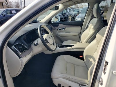 2023 Volvo XC90 B5 Plus